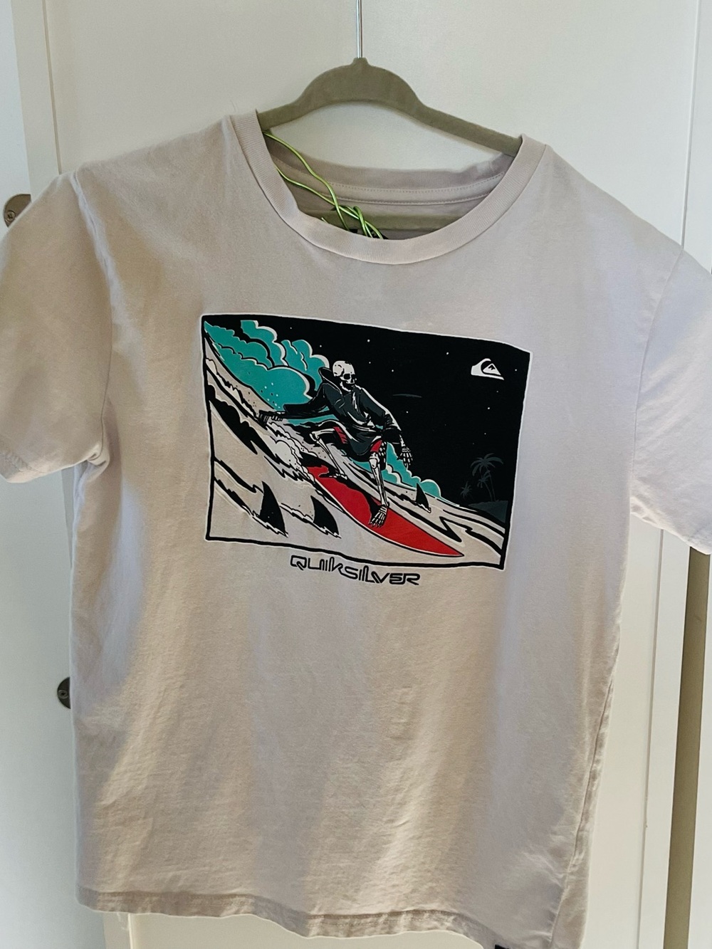 Quiksilver Light Beige Tee with Red & Teal Surf Graphic